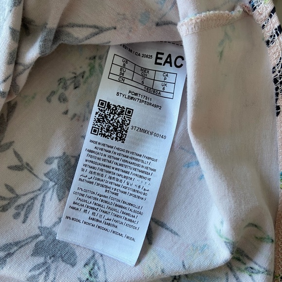 Like 🆕 GUESS | Three Quarter Sleeve Irene Choker Top - Picture 8 of 8